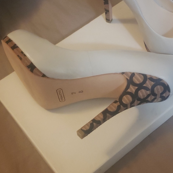 Coach heels - Picture 3 of 4